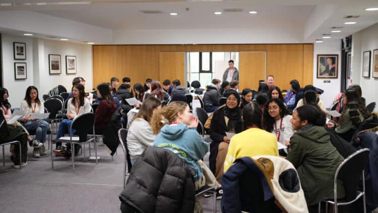 6019-0330 School students at Unlock Oxford Residential Programme