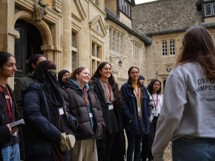6019-0790 Students on a tour at Teddy hall