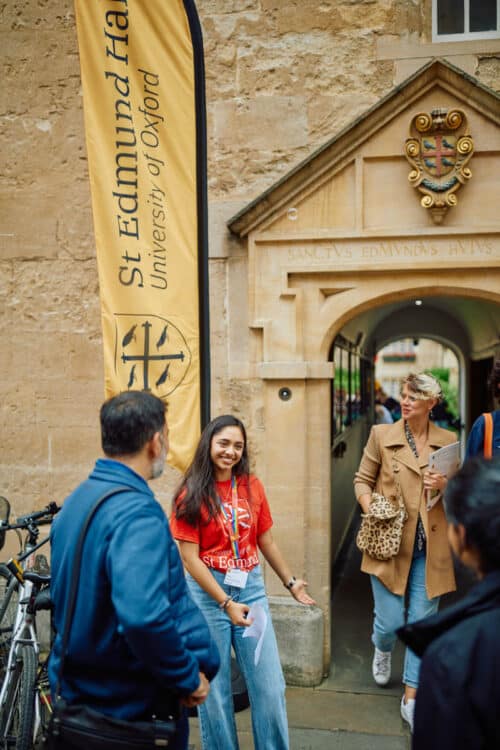 6188-0820 Student welcoming people to open day 2023