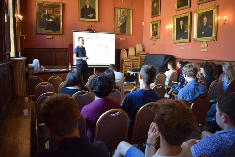 Oxford Apply Workshop - Luke presentation Schools Liaison Officer Luke Maw gives a presentation to students