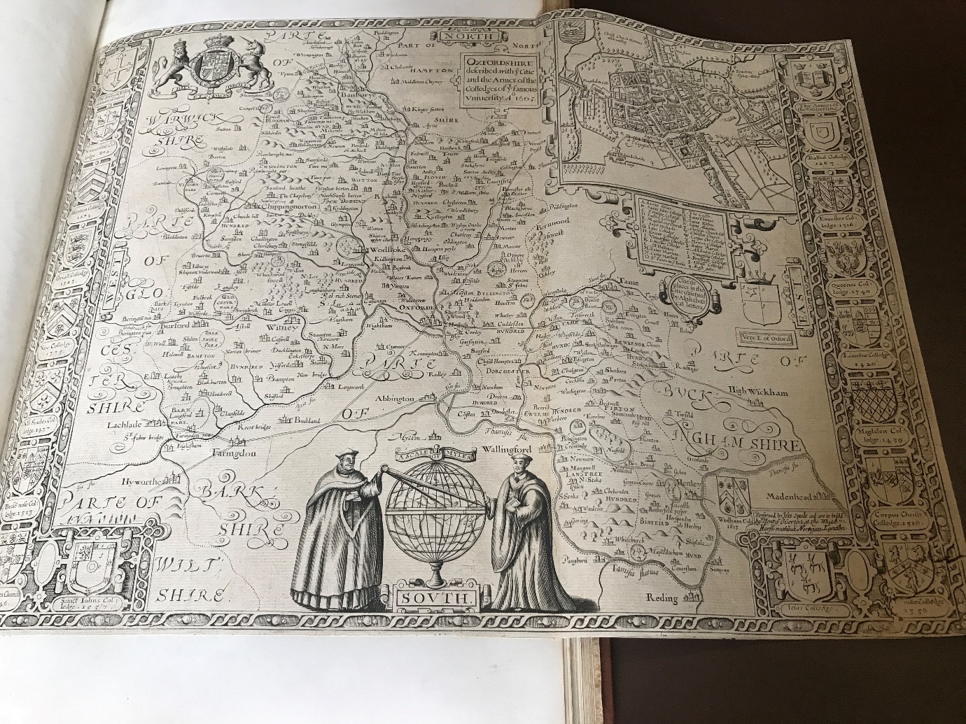 John Speed's Map of Oxfordshire John Speed, Oxfordshire described with ye citie and the armes of the colledges of yt famous University. Ao. 1605 (London, 1627)
